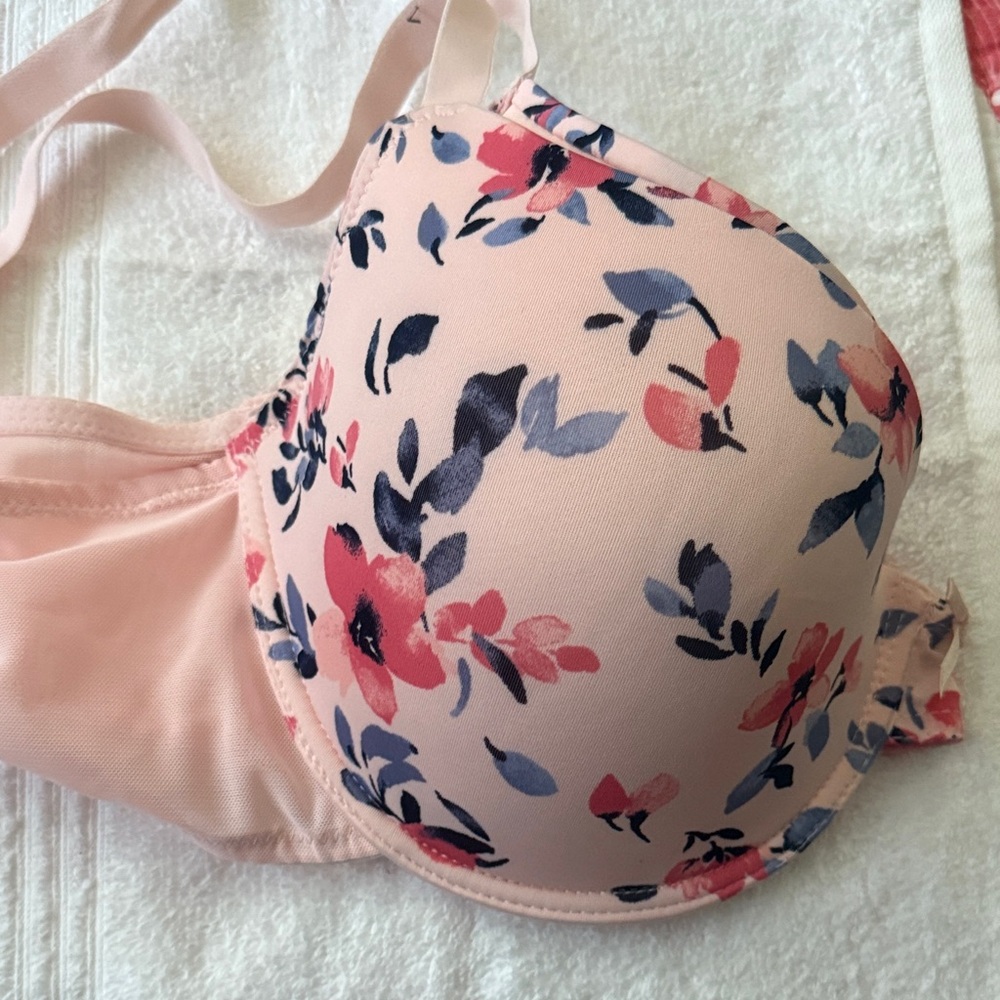 Delta Burke Soft Pink Bra